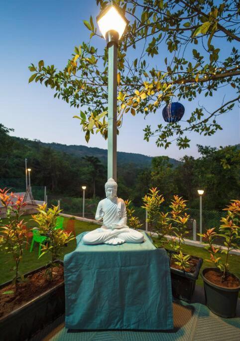 Spicy Mango Lakeside Abode - Luxurious Villa In Pawana 로나발라 외부 사진