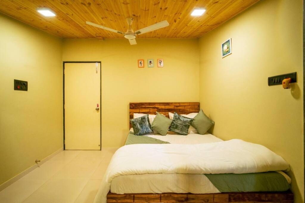 Spicy Mango Lakeside Abode - Luxurious Villa In Pawana 로나발라 외부 사진