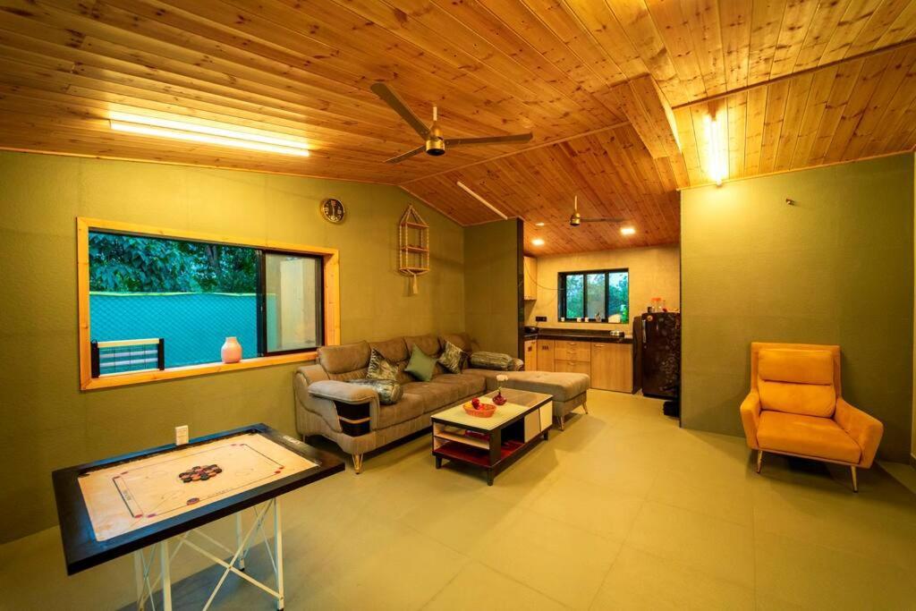 Spicy Mango Lakeside Abode - Luxurious Villa In Pawana 로나발라 외부 사진