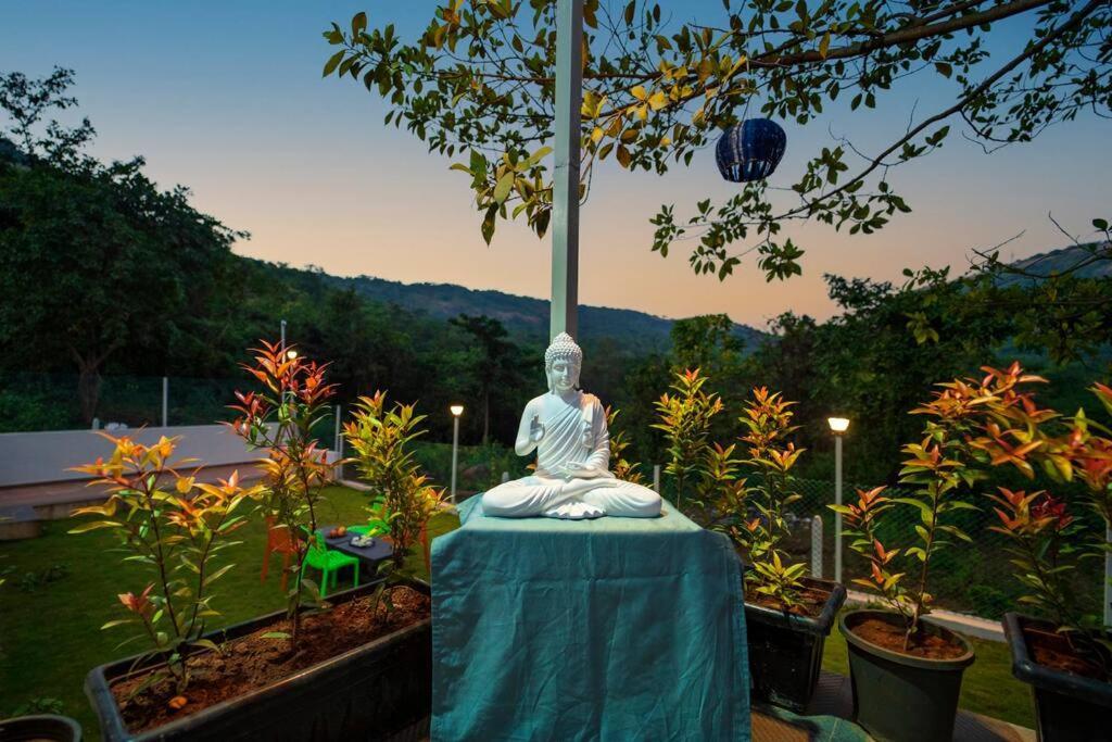 Spicy Mango Lakeside Abode - Luxurious Villa In Pawana 로나발라 외부 사진
