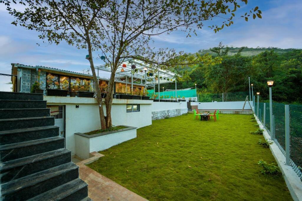 Spicy Mango Lakeside Abode - Luxurious Villa In Pawana 로나발라 외부 사진