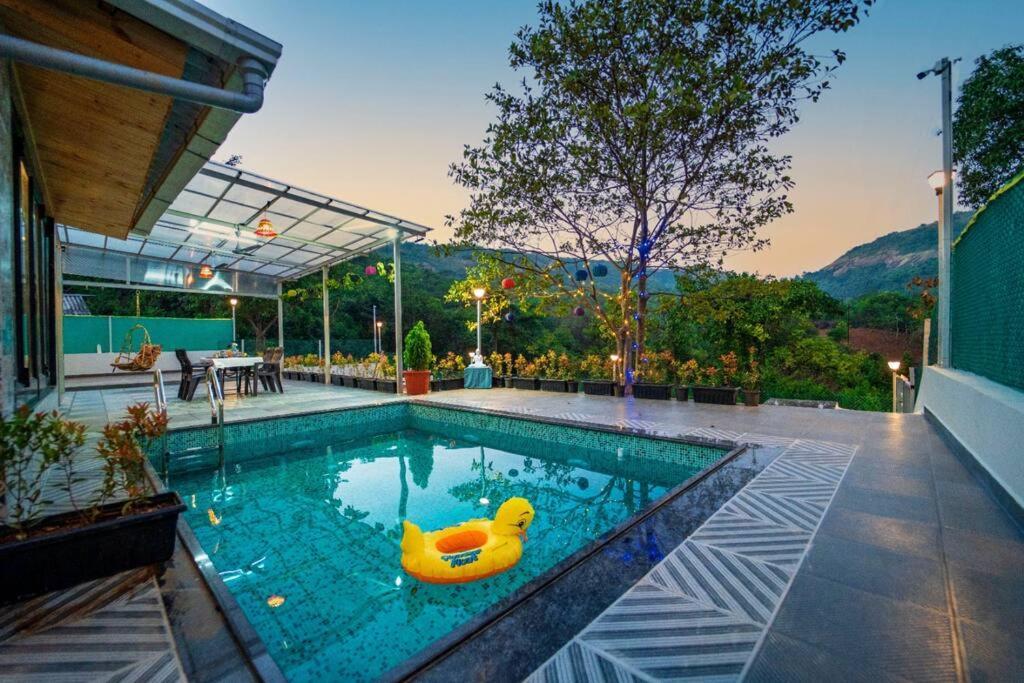 Spicy Mango Lakeside Abode - Luxurious Villa In Pawana 로나발라 외부 사진