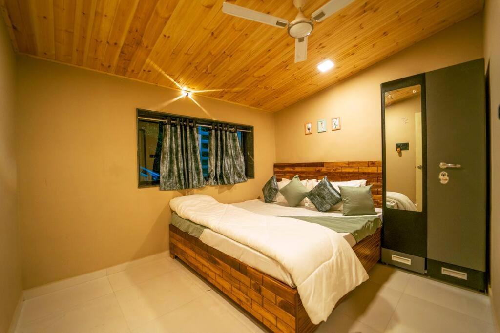 Spicy Mango Lakeside Abode - Luxurious Villa In Pawana 로나발라 외부 사진