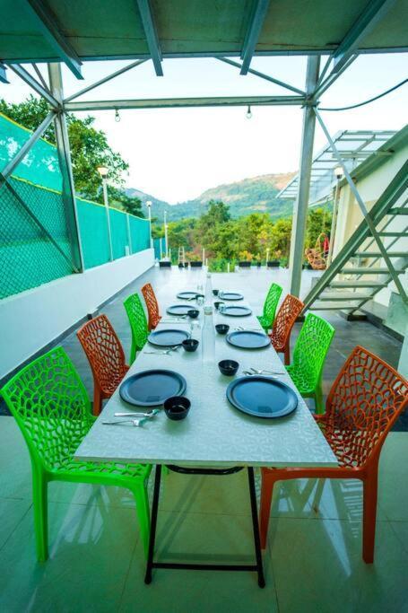 Spicy Mango Lakeside Abode - Luxurious Villa In Pawana 로나발라 외부 사진