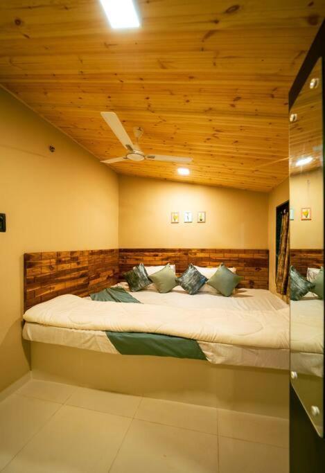 Spicy Mango Lakeside Abode - Luxurious Villa In Pawana 로나발라 외부 사진