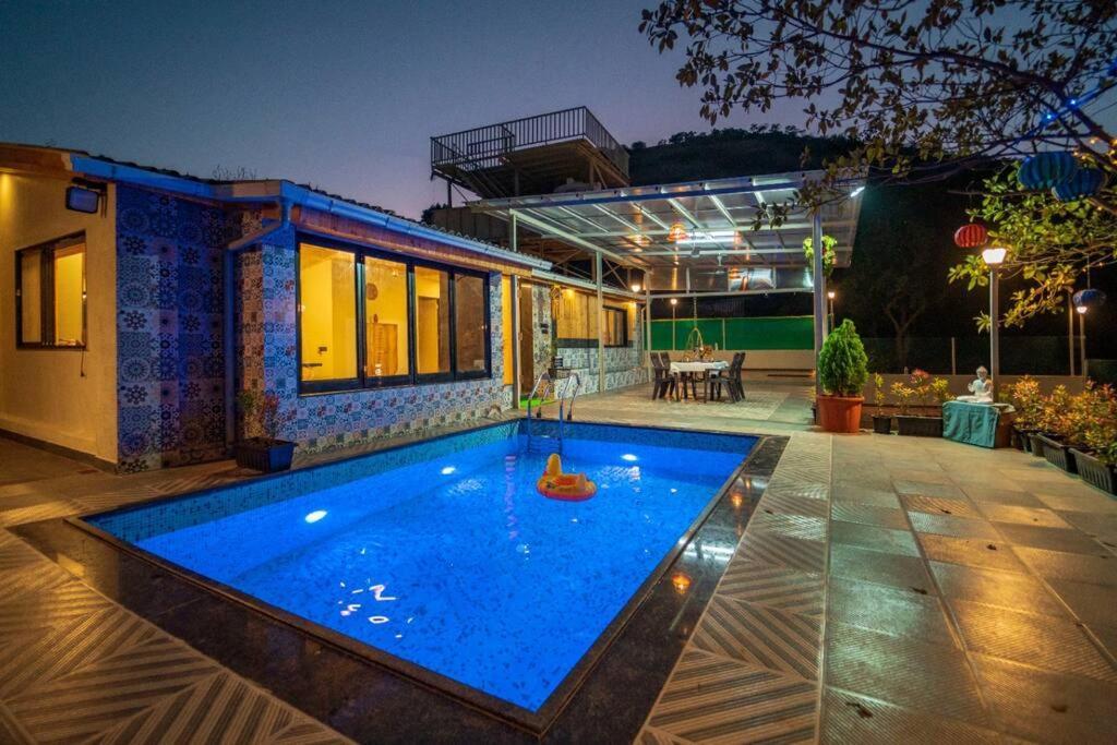 Spicy Mango Lakeside Abode - Luxurious Villa In Pawana 로나발라 외부 사진