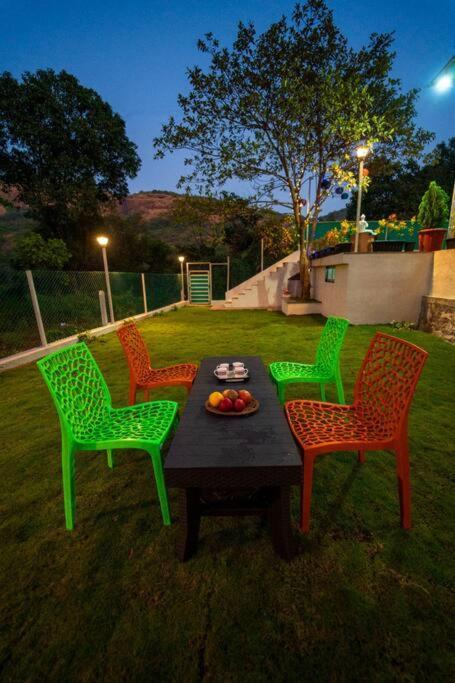 Spicy Mango Lakeside Abode - Luxurious Villa In Pawana 로나발라 외부 사진