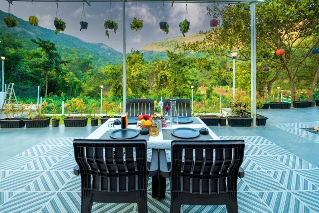 Spicy Mango Lakeside Abode - Luxurious Villa In Pawana 로나발라 외부 사진